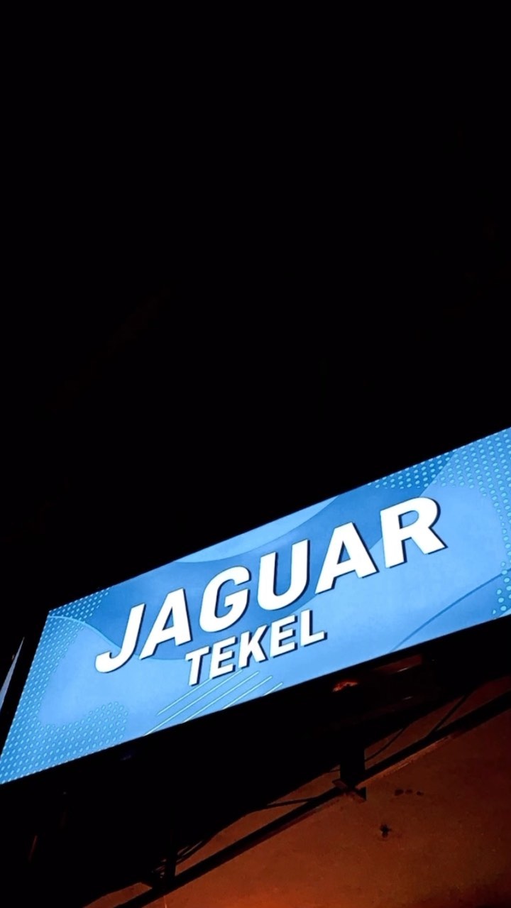Jaguar Tekel yazılı mavi tabela